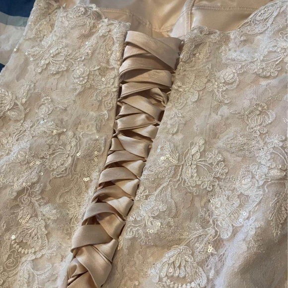 Maggie Sottero wedding dress size 14 has corset back. - Picture 6 of 10